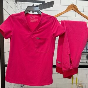 FIGS Women's SHOCKING PINK Top & Pant Set 💖